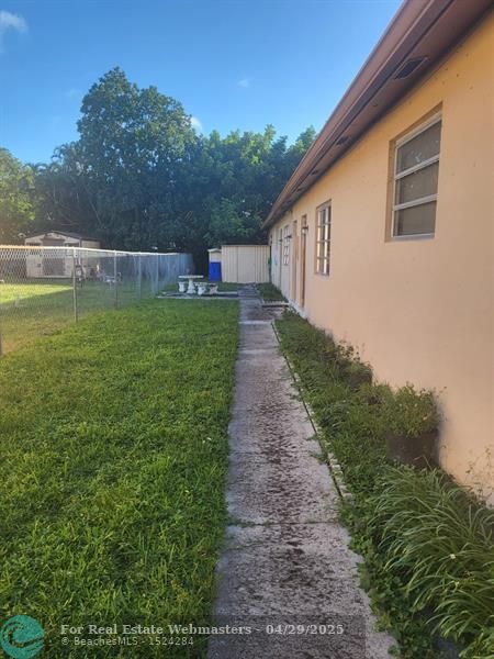 4 of 19 - 2440 Hayes St, Hollywood, FL