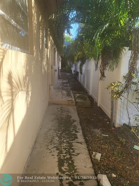 5 of 19 - 2440 Hayes St, Hollywood, FL