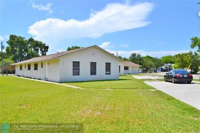 1 of 36 - 5907 N Tyler, Hollywood, FL