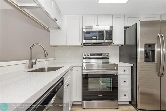 4 of 25 - 11500-11506 Nw 43rd Ct, Coral Springs, FL