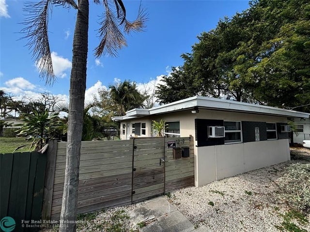 2 of 7 - 1219 Ne 5th Ter, Fort Lauderdale, FL