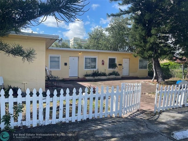 3 of 8 - 224 Se 9th Ct, Hallandale, FL
