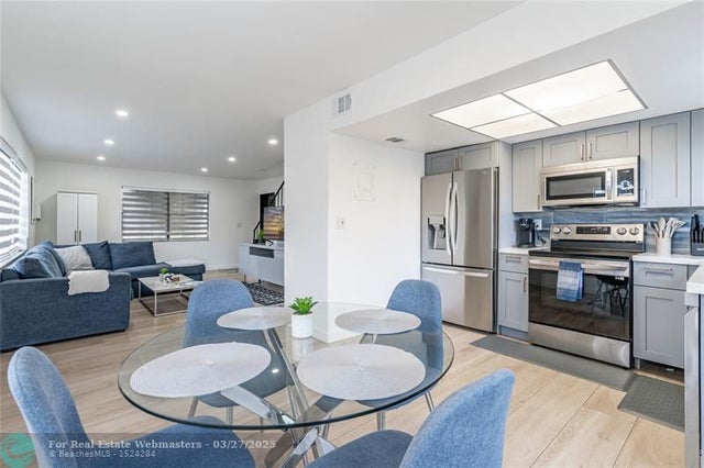 5 of 74 - 807 Sw 14th Ct, Fort Lauderdale, FL
