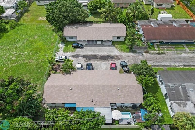 3 of 12 - 5808 W Park Rd, Hollywood, FL