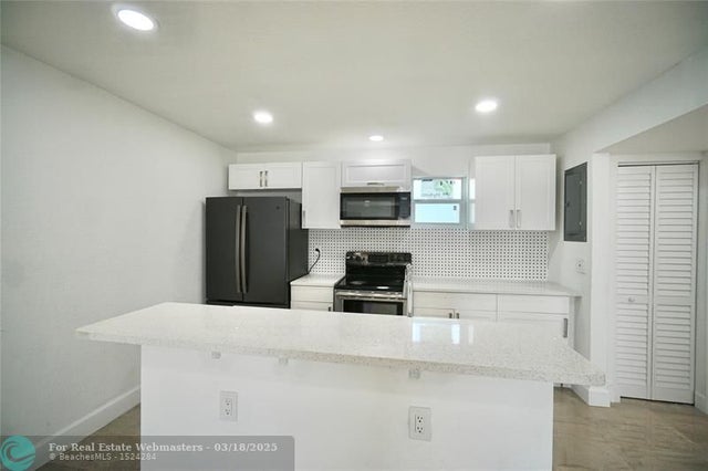 3 of 26 - 2205 A E Isaacs Ave, West Palm Beach, FL