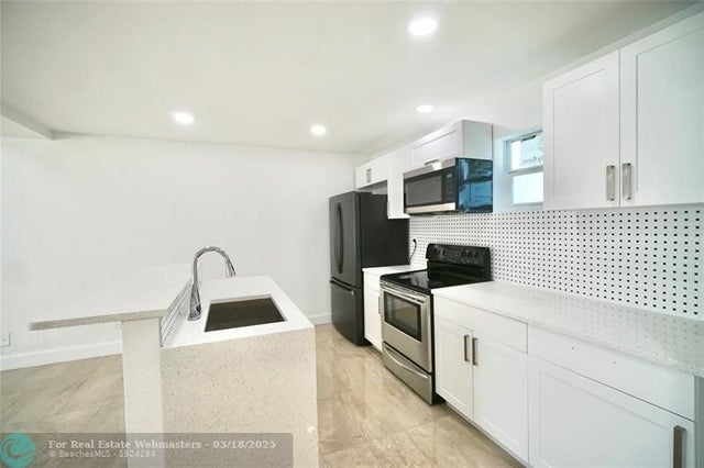 4 of 26 - 2205 A E Isaacs Ave, West Palm Beach, FL