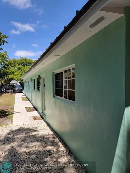 3 of 18 - 1010 Nw 3rd Ave, Hallandale, FL