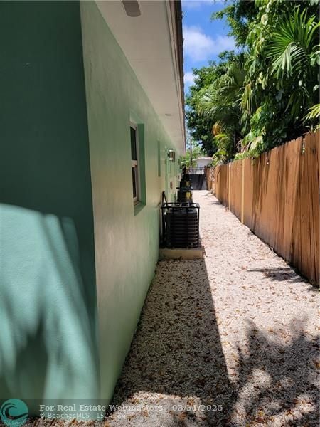 5 of 18 - 1010 Nw 3rd Ave, Hallandale, FL