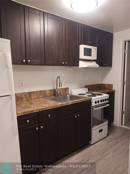 4 of 15 - 24 Sw 13th St, Dania, FL