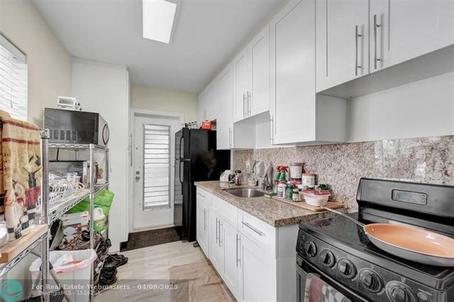 3 of 45 - 246 W Park Drive, Fort Lauderdale, FL