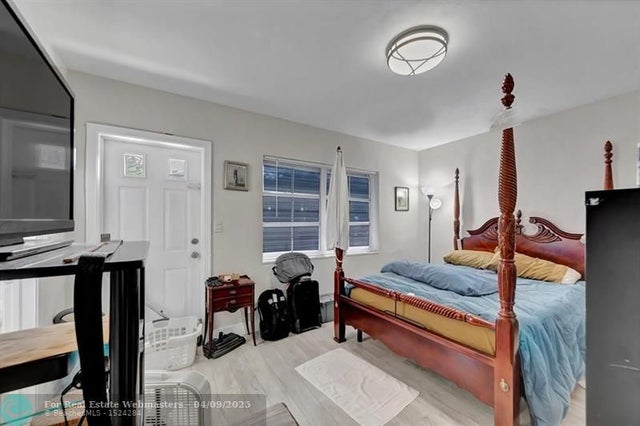 4 of 45 - 246 W Park Drive, Fort Lauderdale, FL