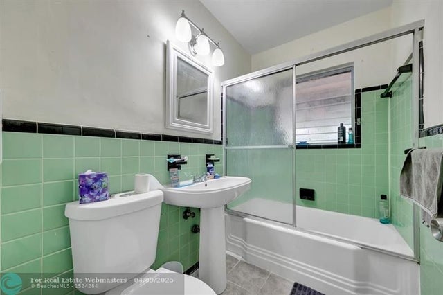 5 of 45 - 246 W Park Drive, Fort Lauderdale, FL