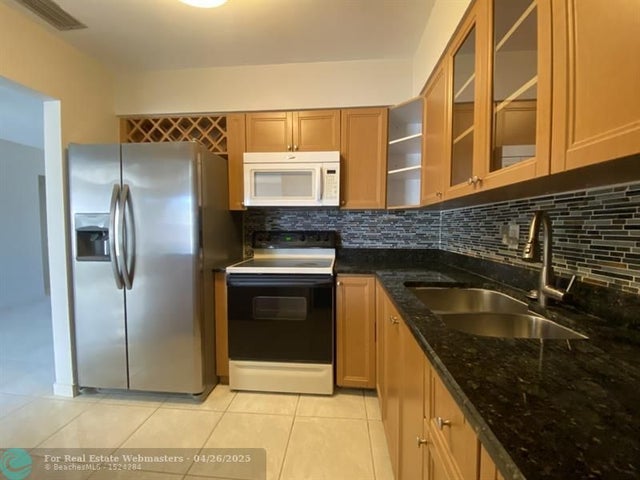 5 of 32 - 2700 Ne 57th St, Fort Lauderdale, FL