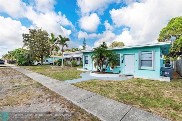 2 of 38 - 924-926 N 16th Ave, Hollywood, FL