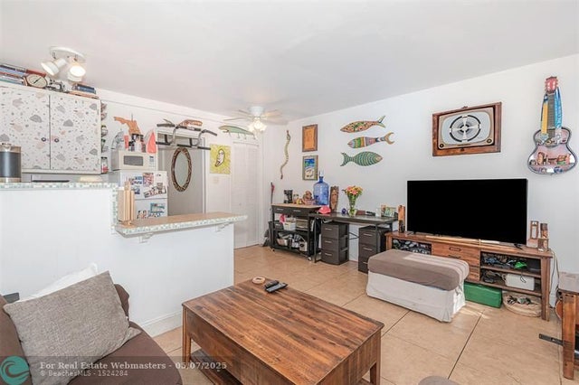 5 of 38 - 924-926 N 16th Ave, Hollywood, FL