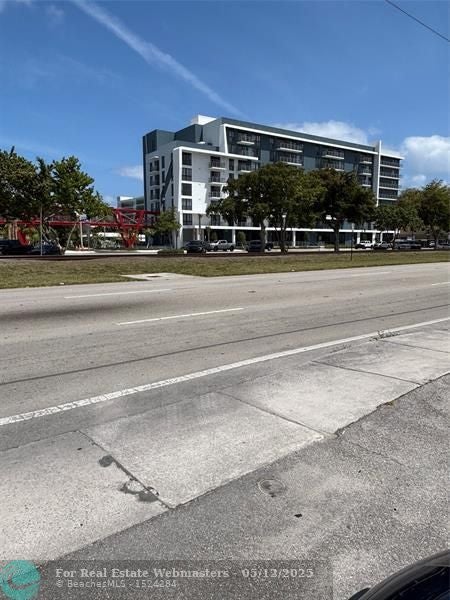 4 of 9 - 2125 Polk St, Hollywood, FL