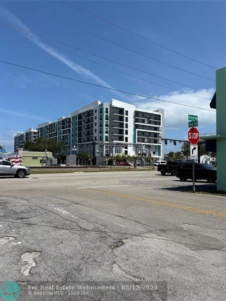 5 of 9 - 2125 Polk St, Hollywood, FL