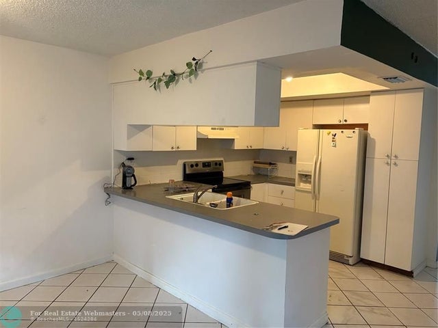 3 of 11 - 7659 Nw 74th Ave, Tamarac, FL