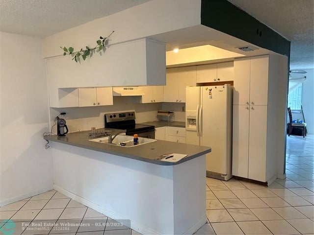 4 of 11 - 7659 Nw 74th Ave, Tamarac, FL