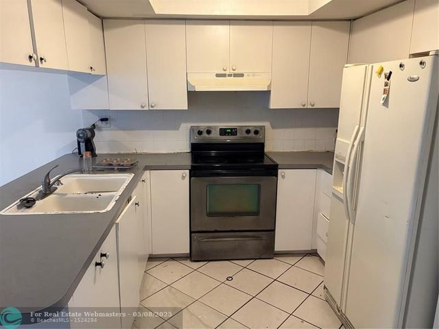 5 of 11 - 7659 Nw 74th Ave, Tamarac, FL