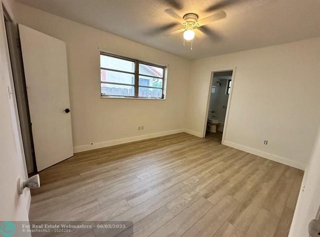 4 of 8 - 5805 Lincoln St, Hollywood, FL