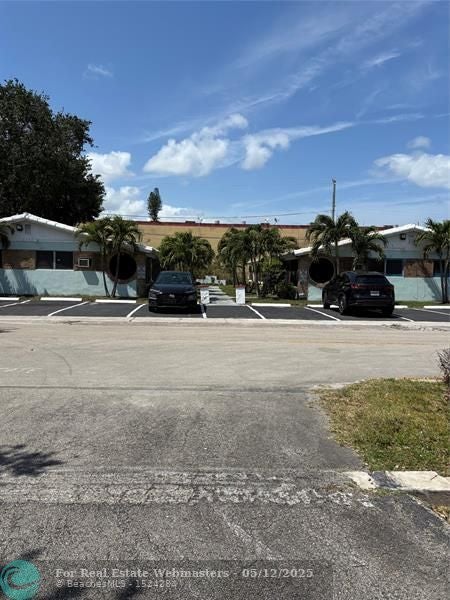 5 of 8 - 2127 Polk St, Hollywood, FL