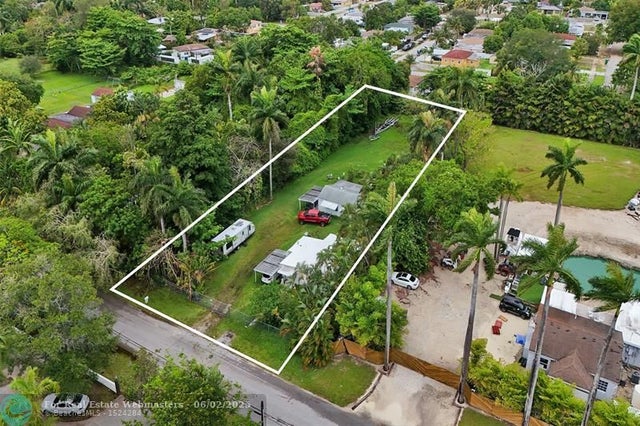 2 of 10 - 477 Ne 154th St, Miami, FL