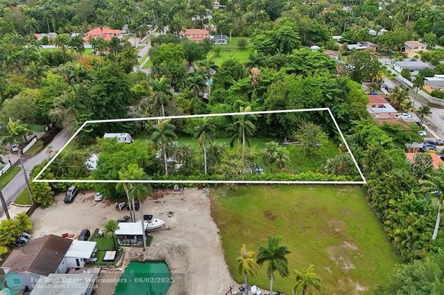 3 of 10 - 477 Ne 154th St, Miami, FL