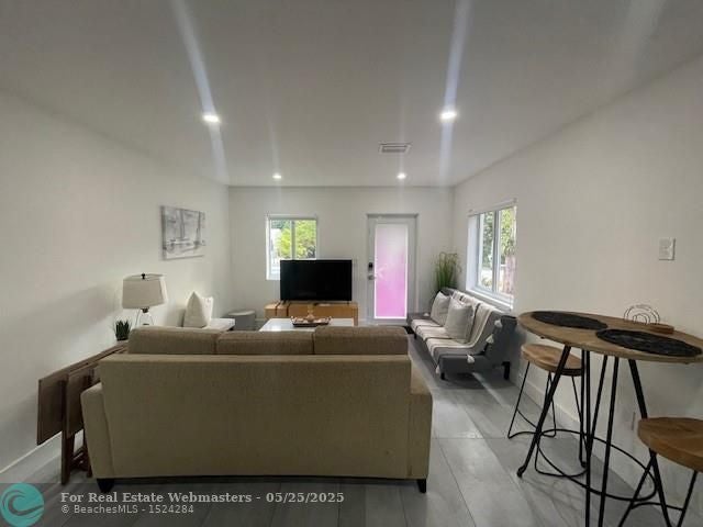 4 of 24 - 319 Sw 12th Ct, Fort Lauderdale, FL