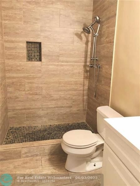 4 of 28 - 3502 Riverside Dr, Coral Springs, FL