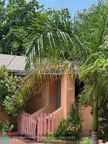 1 of 26 - 2441 Nw 104th St, Miami, FL