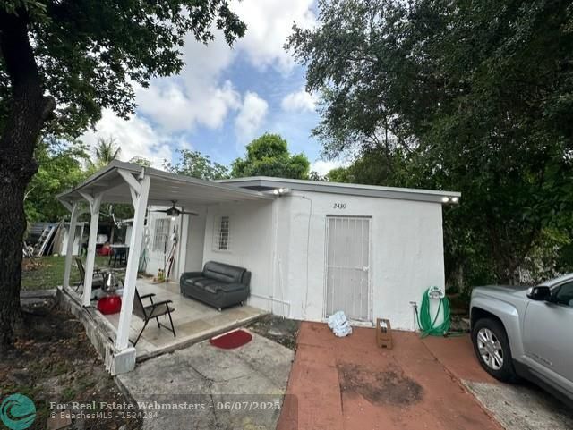 5 of 26 - 2441 Nw 104th St, Miami, FL