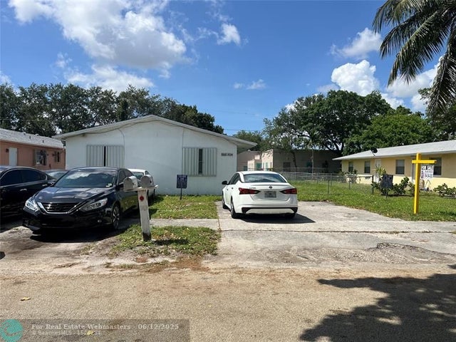1 of 7 - 6332-6334 Polk St, Hollywood, FL