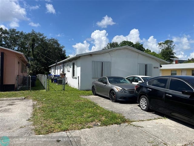 2 of 7 - 6332-6334 Polk St, Hollywood, FL