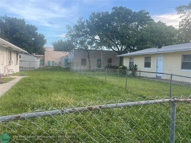 4 of 7 - 6332-6334 Polk St, Hollywood, FL