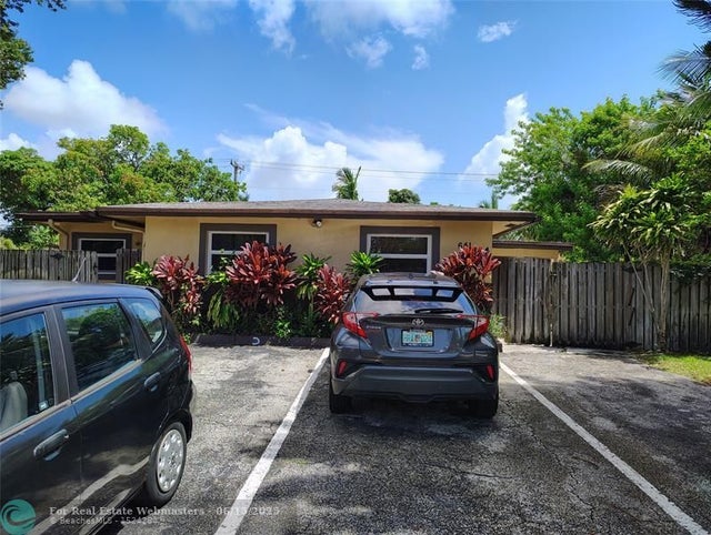 2 of 9 - 641 Ne 37th St, Deerfield Beach, FL