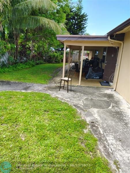 4 of 9 - 641 Ne 37th St, Deerfield Beach, FL