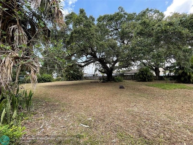 1 of 3 - 4875 Sw 28th Ave, Fort Lauderdale, FL