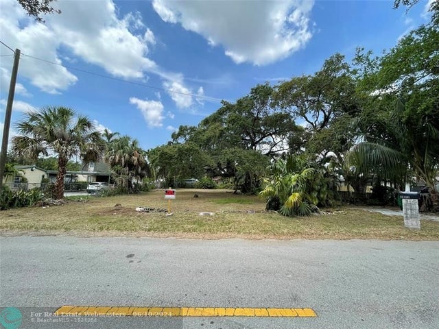 2 of 3 - 4875 Sw 28th Ave, Fort Lauderdale, FL