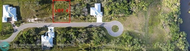 1 of 4 - 2400 Noble Oaks Ln, Fort Pierce, FL