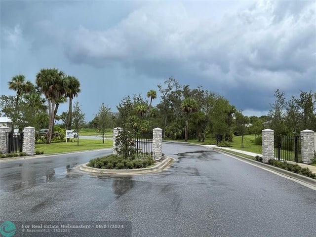 2 of 4 - 2350 Noble Oaks Ln, Fort Pierce, FL