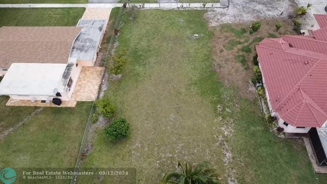 4 of 5 - 24 Northwest Ave, Oakland Park, FL