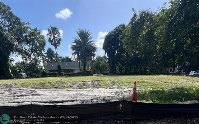 2 of 12 - 2950 Sw 17th Pl, Fort Lauderdale, FL