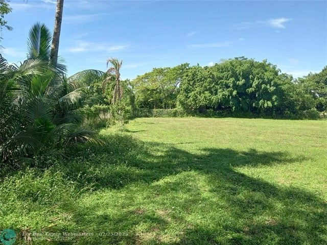3 of 5 - 2014 Nw 28th St, Oakland Park, FL