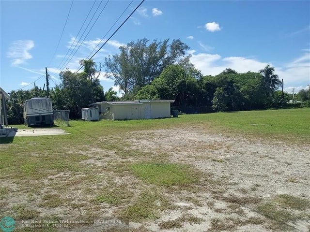 4 of 5 - 2014 Nw 28th St, Oakland Park, FL