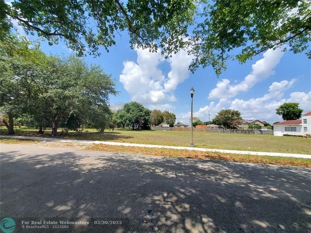 1 of 11 - 56 Sw Ave, Fort Lauderdale, FL