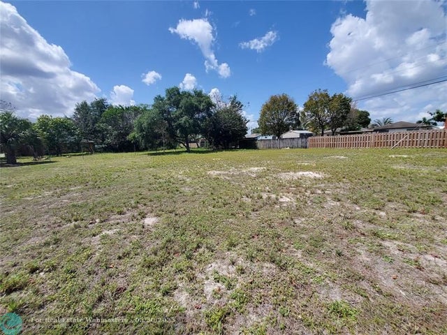 2 of 11 - 56 Sw Ave, Fort Lauderdale, FL