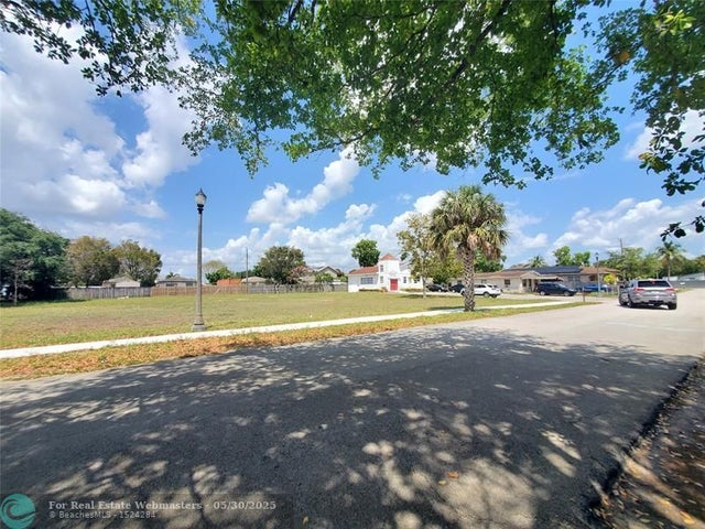 3 of 11 - 56 Sw Ave, Fort Lauderdale, FL