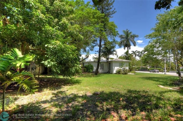 2 of 4 - 1050 Ne 82nd St, Miami, FL