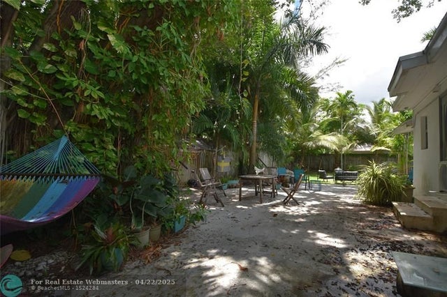 3 of 4 - 1050 Ne 82nd St, Miami, FL